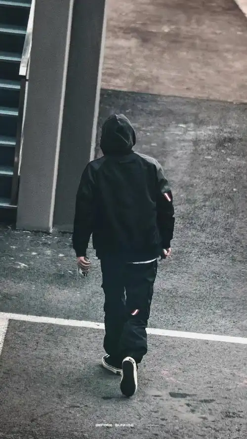 刘耀文全黑造型机场饭拍图##刘耀文最新机场图