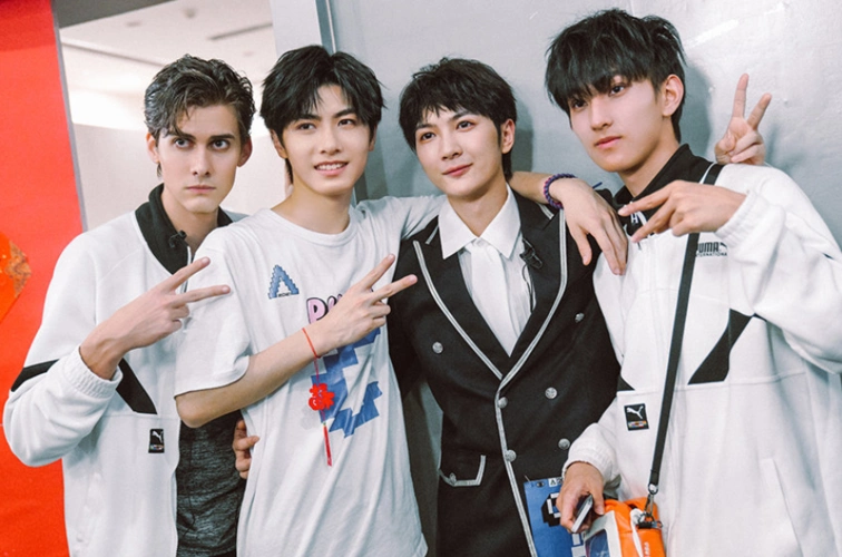 《创造营4》时尚大片,躲过了刘宇力丸赞多,却被利路修给帅到了_腾讯