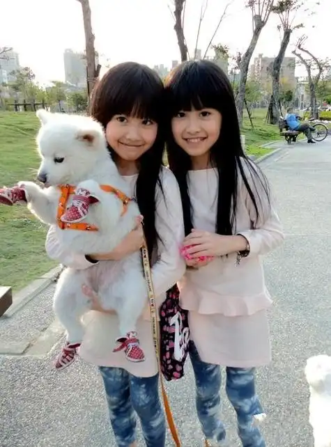 这对双胞胎越长越美,这让怪蜀黍情何以堪!