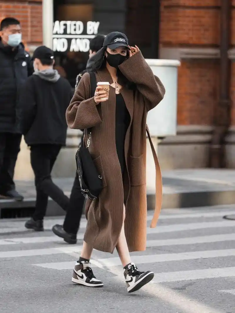 御姐街拍穿搭#秋冬穿搭 #穿出高级感 #今日搭配 #街拍 # - 抖音