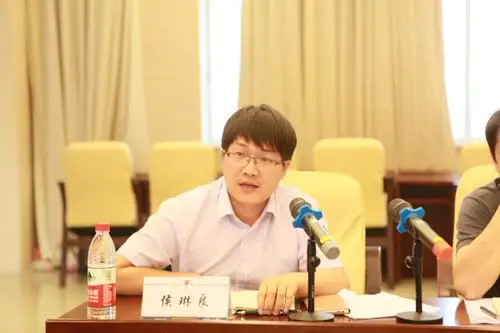 厅党组副书记,副厅长黄春阳(中)出席会议并讲话