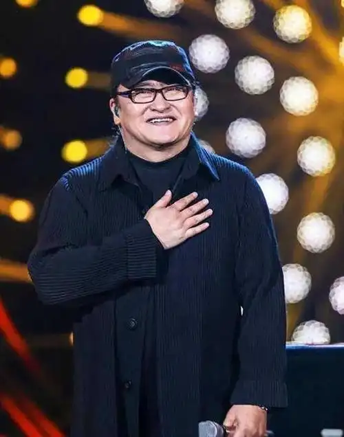 心痛歌手刘欢竟然患上罕见不死癌症如今60岁便已满头白