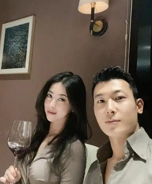 朱珠晒夫妻甜蜜九宫格,被王昀佳公主抱撒狗粮,网友大赞朱珠好辣_腾讯