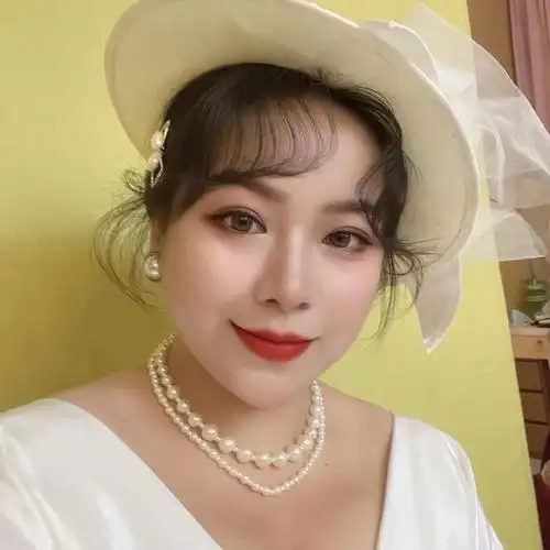 去年因为订婚打算拍婚纱照,挑选了很久的机构,最终看到了朋友的婚纱照