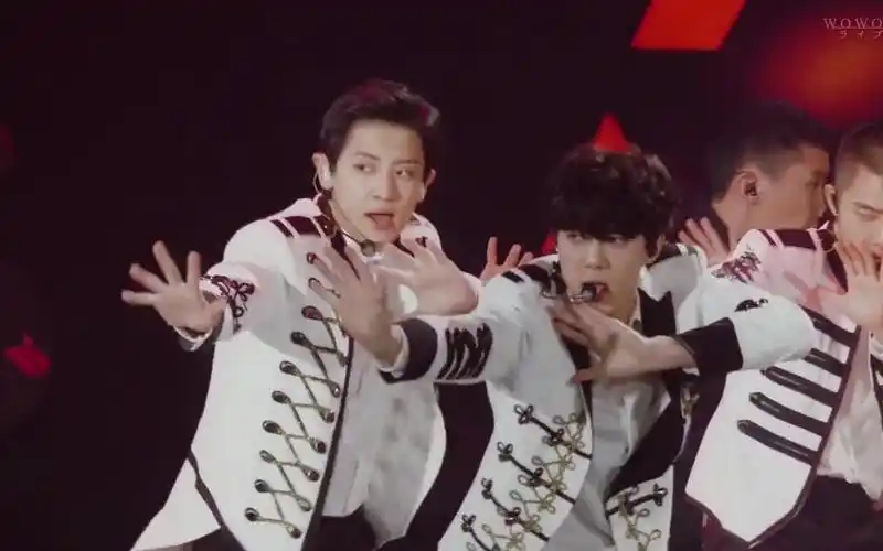 【exo】四巡之不一样的forever 演唱会现场版 最心水这首歌嘿嘿!