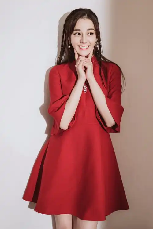 [迪丽热巴][新闻]190204 迪丽热巴春晚造型曝光 一袭红裙映衬新春喜气