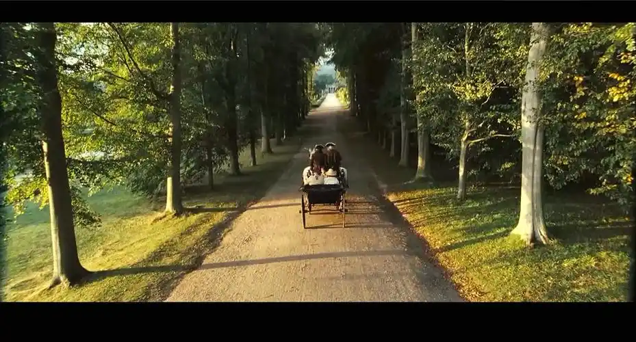 又重温了一遍傲慢与偏见,最喜欢的还是这个场景