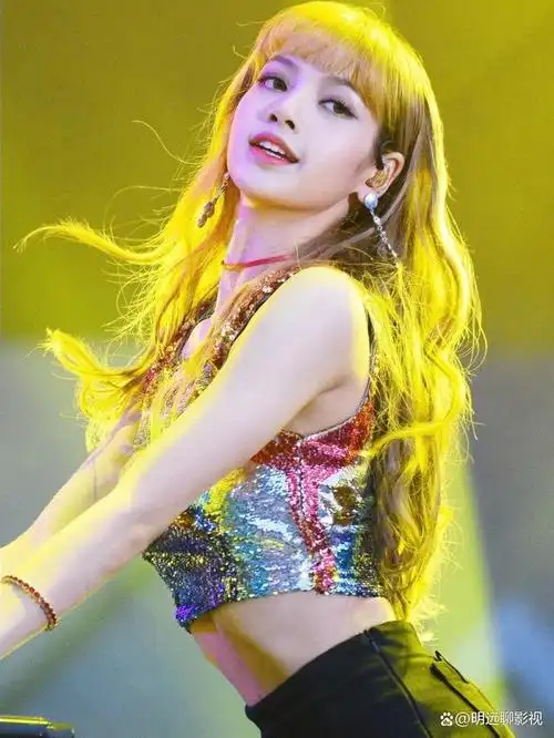 而在blackpink组合中,最受欢迎的明星是来自泰国的lisa.