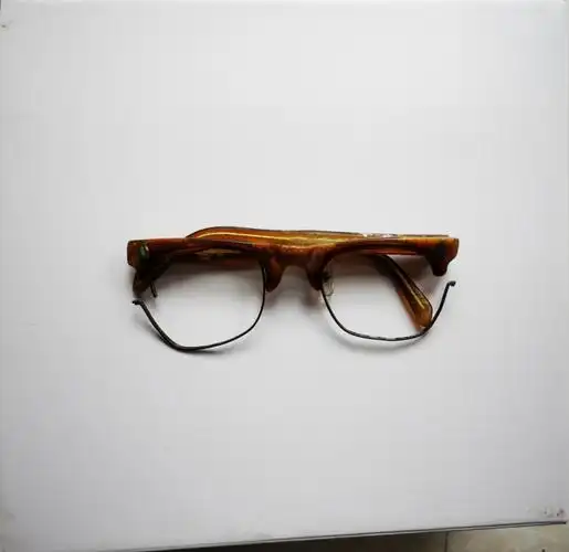 一副眼镜的简史!