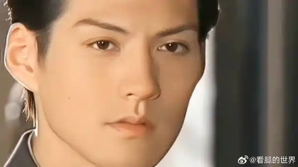 严屹宽:颜值天花板,内娱无代餐,就是小说里剑眉星目,邪魅狂狷|严屹宽