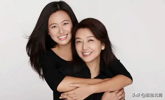 靳东有几任妻子,有人问靳东你有几个老婆("妇女杀手"靳东的苦甜情史)