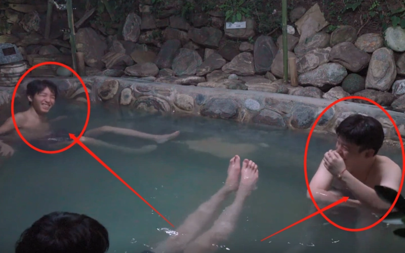 王俊凯节目光膀子泡温泉,截图放大看清真实腿长,粉丝都不淡定了