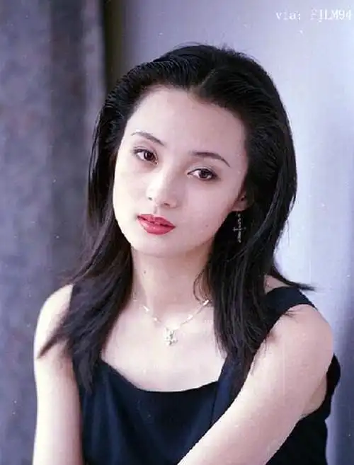 蒋勤勤九十年代旧照曝光,清纯柔美略显婴儿肥__财经头条