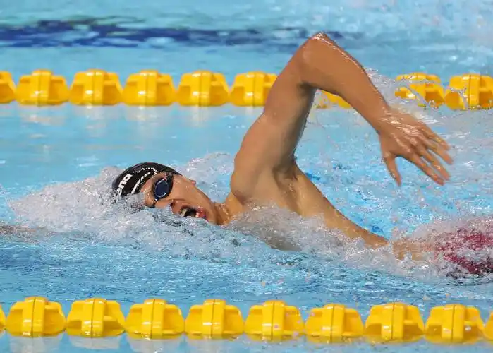 1月1日,山东浩沙队选手季新杰在男子400米自由泳决赛中.