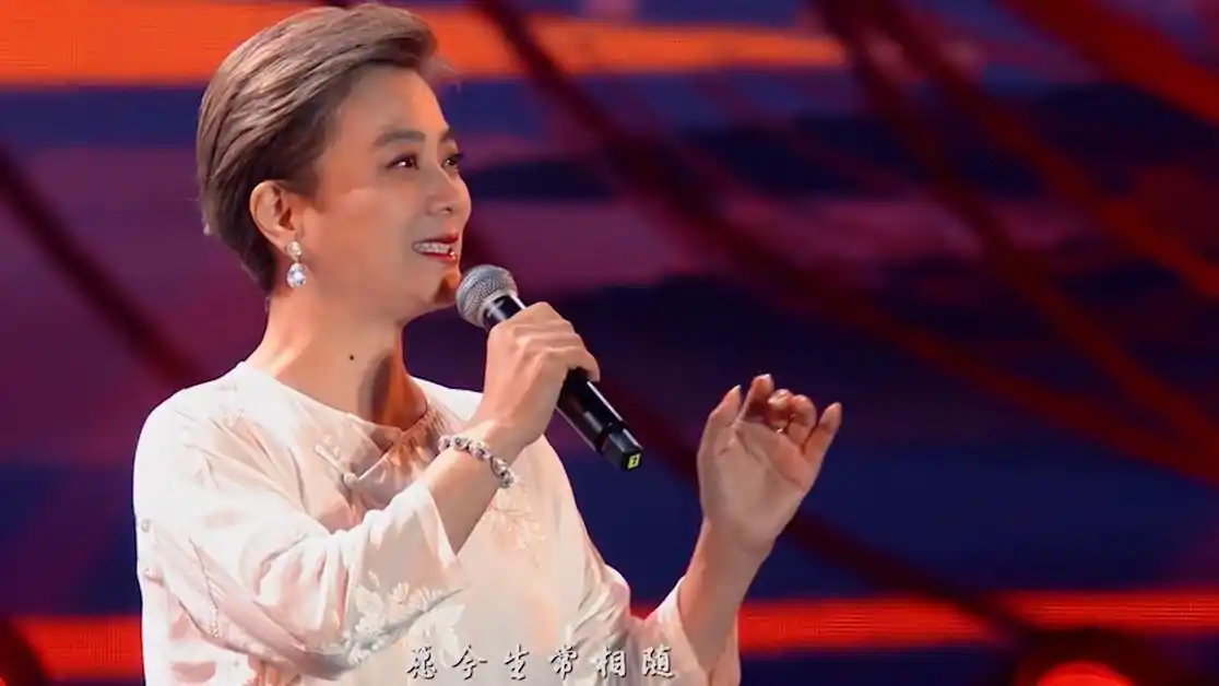 甜歌皇后李玲玉再唱成名曲,一曲《天竺少女》,还是当年那种感觉