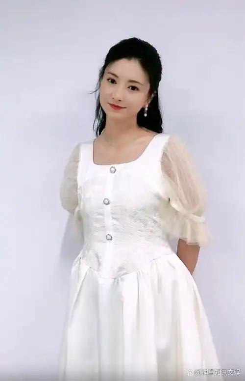 38岁沈眉庄斓曦近照引热议!身材圆润腹部突出,被猜测怀有第二胎