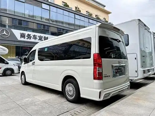 98米,宽1.88米,高2.28米.丰田海狮商务车搭载了3.