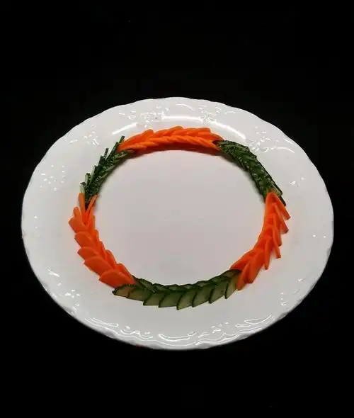 tj隆哥做的黄瓜胡萝卜版的一条龙盘饰