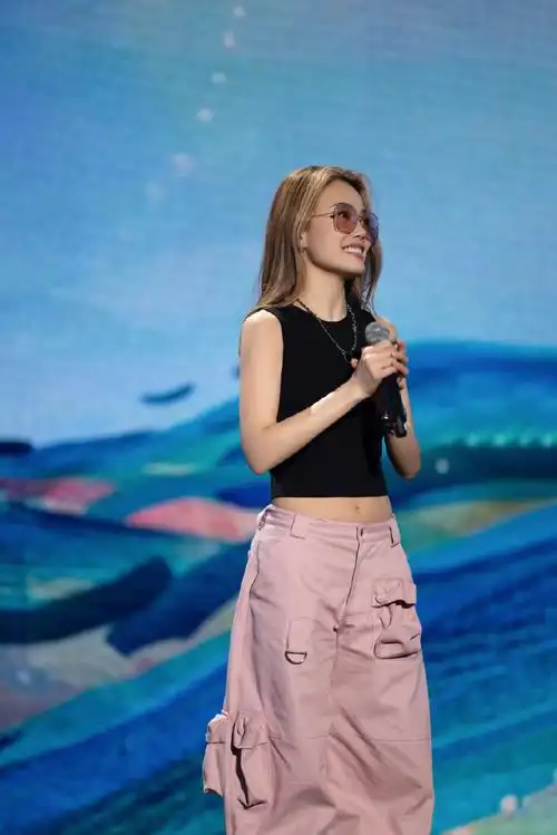 容祖儿大学生电影节上班打卡##第30届大学生电影节青春之夜##容祖儿