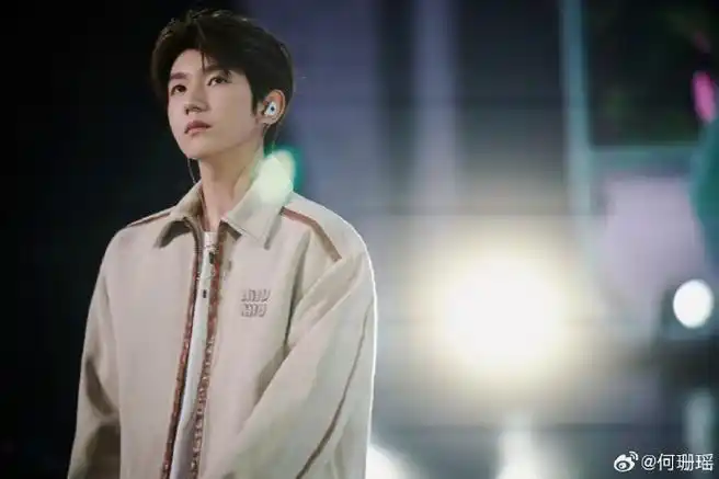 王源tmea白t彩排照