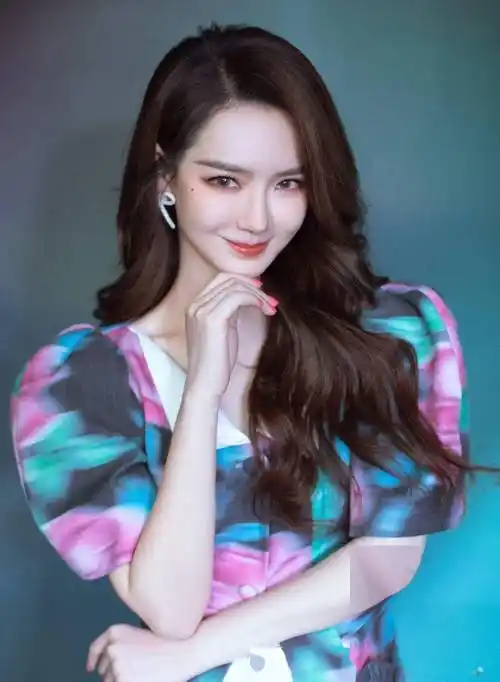 戚薇39岁最新写真曝光!惊艳美貌让人惊叹!