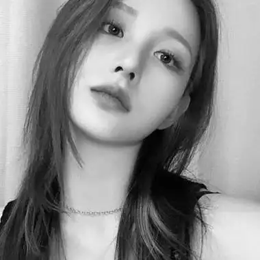 黑白高冷成熟御姐头像图片