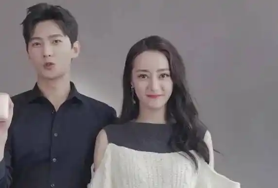 这部剧不仅有迪丽热巴与杨洋两位顶流的联袂主演,还有王者荣耀这一