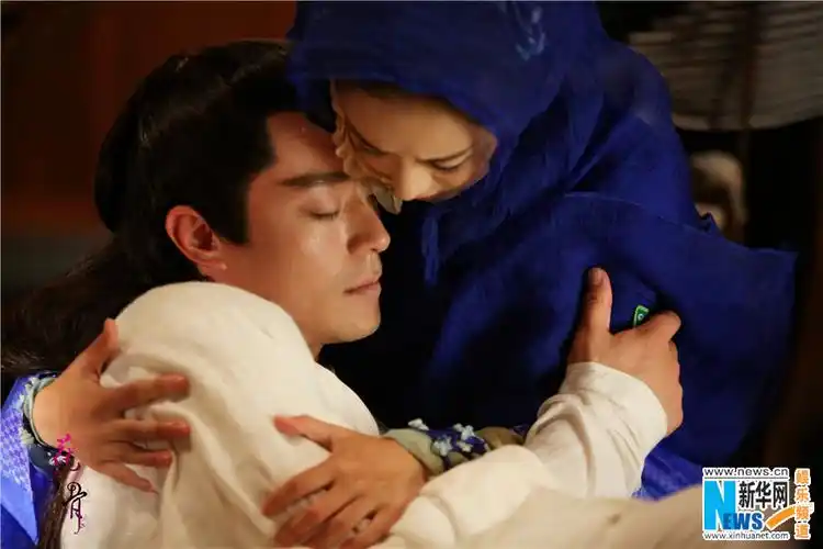 花千骨画骨夫妇相见赵丽颖为师疗伤遇袭击