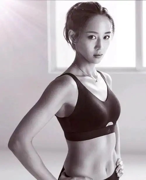 女人都想拥有的张钧甯的马甲线