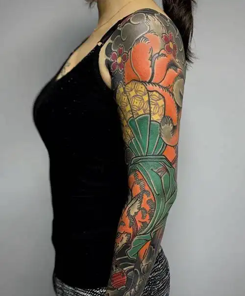 九尾纹身图片_手臂肩部老传统old school狐狸动物鬼神纹身图案