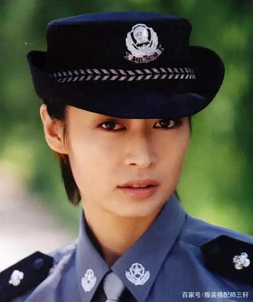 娱乐圈当过兵的女明星,牛莉偶然机会进军艺,殷桃军装造型惊艳