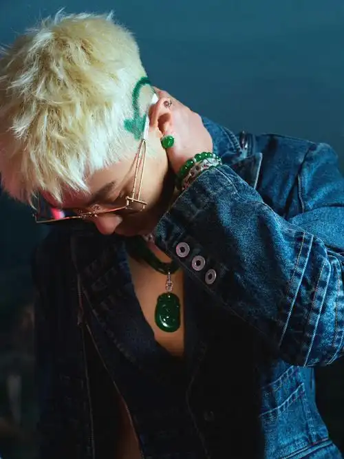 马伯骞全身都是中国风