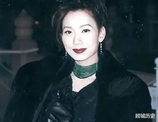 弃娱从商的邝美云虽仍单身一人但有了自己的人生