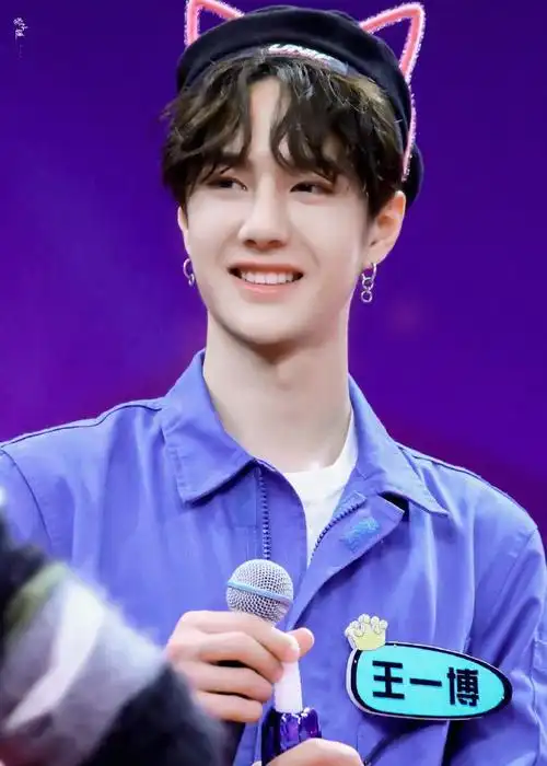 王一博笑容小合集,不是夏日限定,而是来日方长_高清图集_新浪网