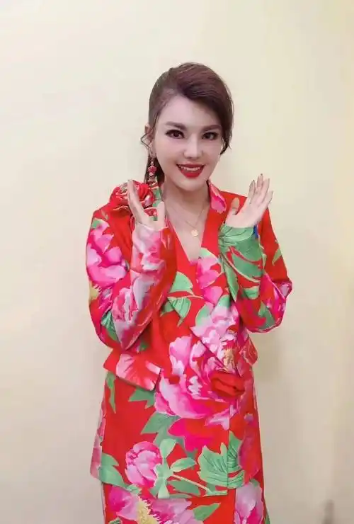 乌兰图雅一曲《东北风》唱出大东北的精气神儿!_尔滨_网友_冰雪