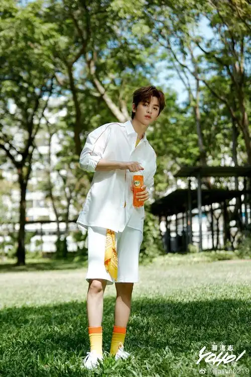 黄明昊是名副其实的腿精吧