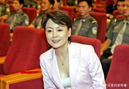 从红遍全国到无影无踪,"弃夫出国"的双料影后张瑜,今怎样了?