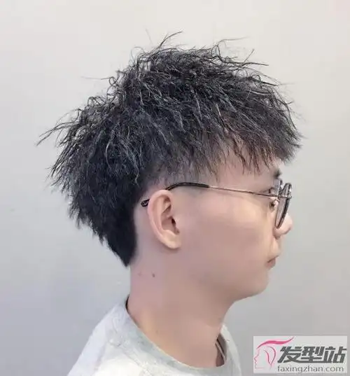男生短发锡纸烫帅气十足 最时尚的潮男发型安排一下_发型站_最新流行