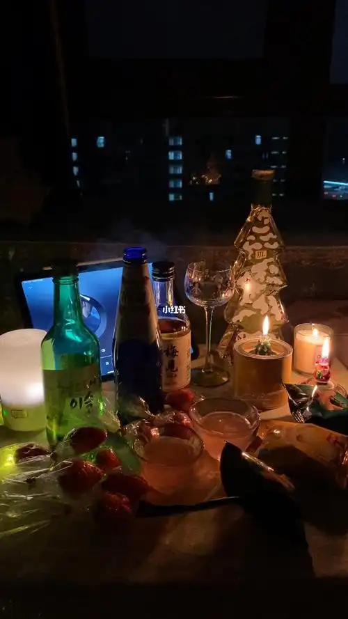 最近越来越喜欢在家里喝酒了氛围感十足
