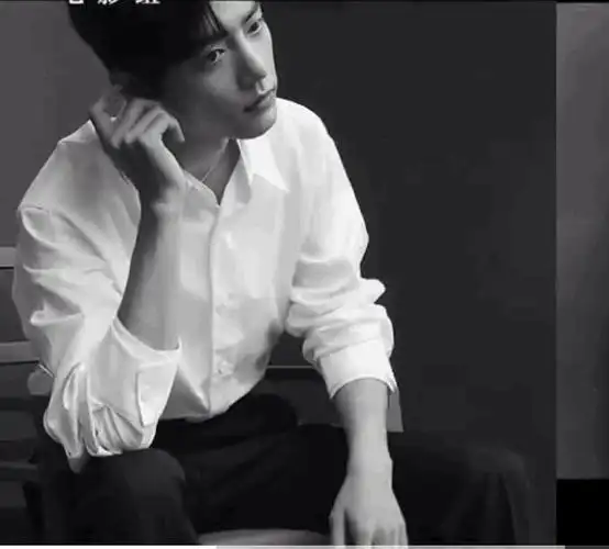 肖战的白衬衫和眼镜真的是绝杀