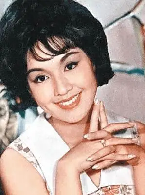 然而过了一段时间后,她暴毙家中.