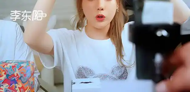 全网首个粉丝将破亿女主播,羡慕薇娅了|辛巴|网红|直播间|罗永浩|大批