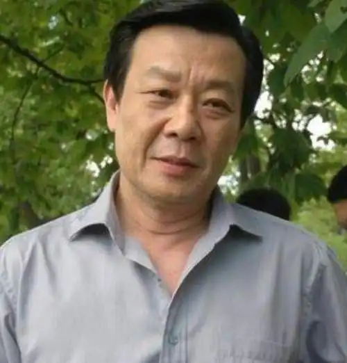 寇世勋晚年陪原配,二房及子女去了国外|婚姻|寇家瑞|崔瑶琪_网易订阅