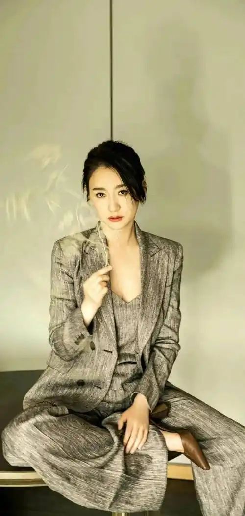 李小冉:时尚魅力中的时尚魅力_发型_风格_个性