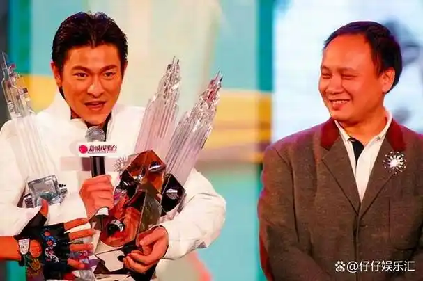 刘德华63岁变化惊人满头白发胖了十斤网友心疼呼吁退休