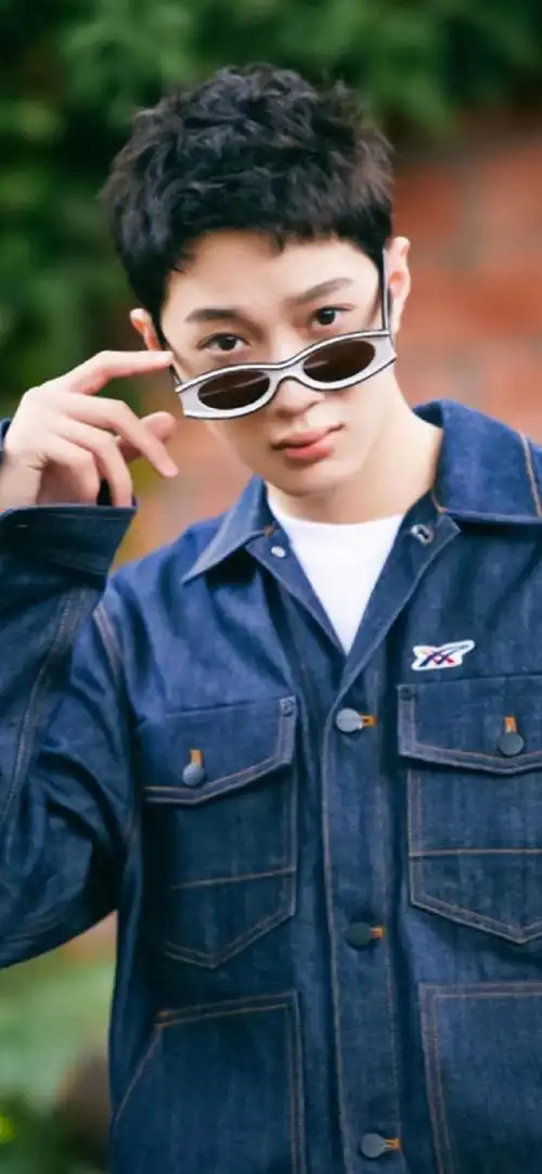 顶级奶狗脸赖冠霖手机壁纸