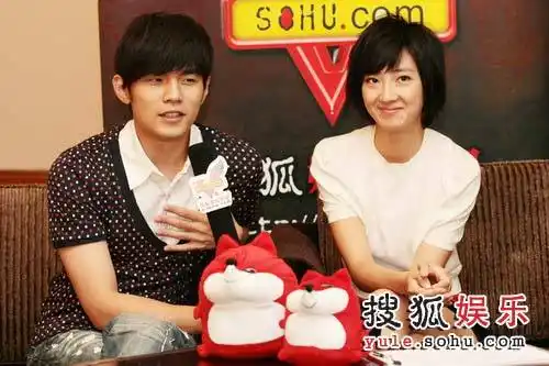 求周杰伦和桂纶镁图片