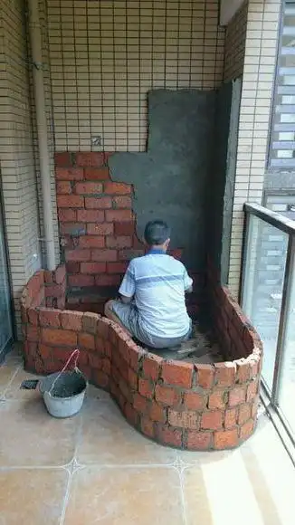 在自家阳台上砌个鱼池,成本不过1000块,邻居看完都说好!