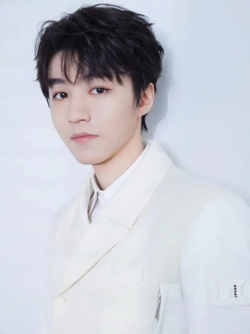 白衣少年王俊凯手机壁纸 #王俊凯# #手机壁纸# #手机壁纸分享# #锁屏