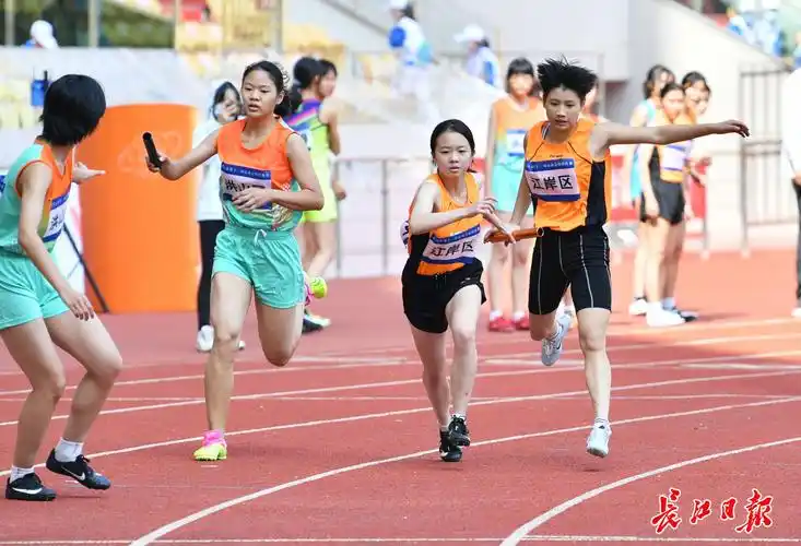 武汉市第十一届运动会田径赛场上的角逐-荆楚网-湖北日报网